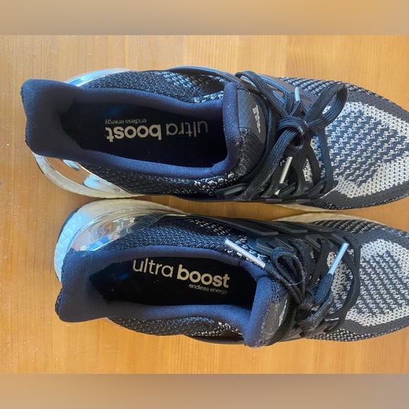 Ultra boost “Silver Medal” Size 10.5M - Picture 5 of 6